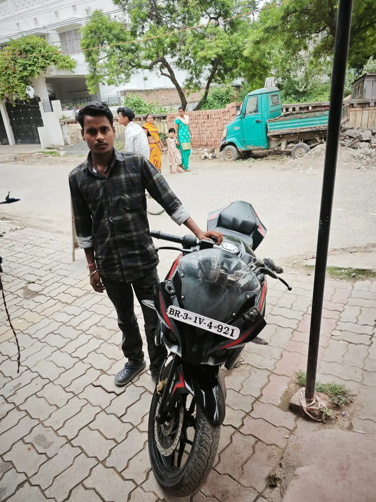 Used Honda Shine buyer with bike at Bike Builders showroom Bihar